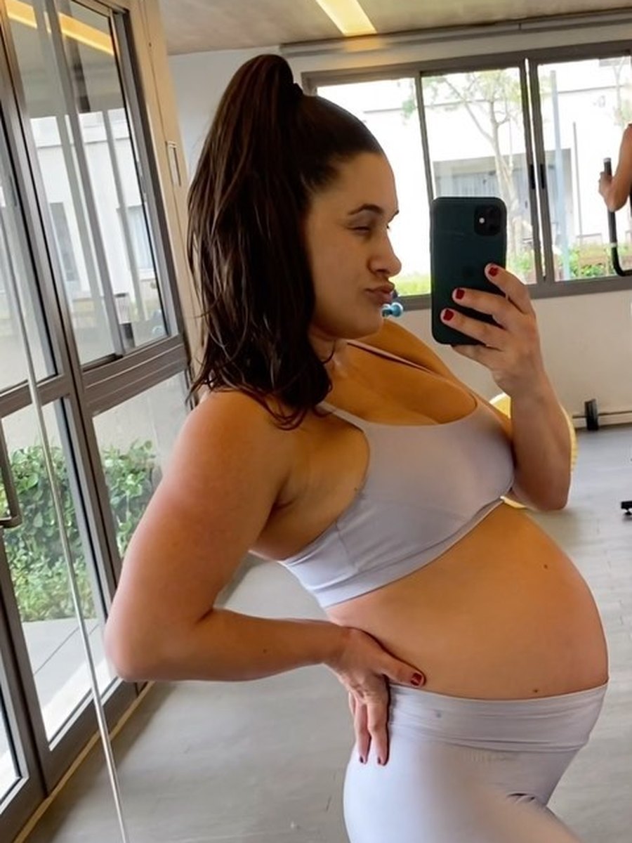 Paty Bardella treinando com 39 semanas de gestação